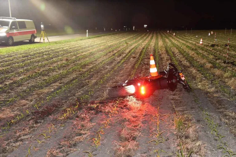 Wädenswil ZH - Motorrad überschlägt sich mehrfach - Biker lebensgefährlich verletzt!