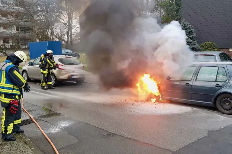 Bochum - PKW mit Gasantrieb in Brand 