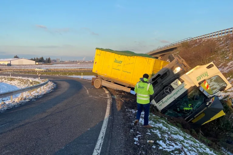 B9 Mutterstadt – Lkw landet im Straßengraben