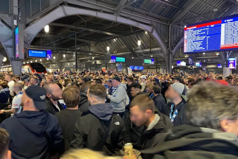 Stadt Zürich - 1. Mai Demonstration und FC Zürich Fans - alles verlief friedlich