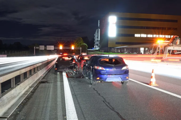 A2/Rothenburg LU - Auffahrkollision zwischen fünf Fahrzeugen 