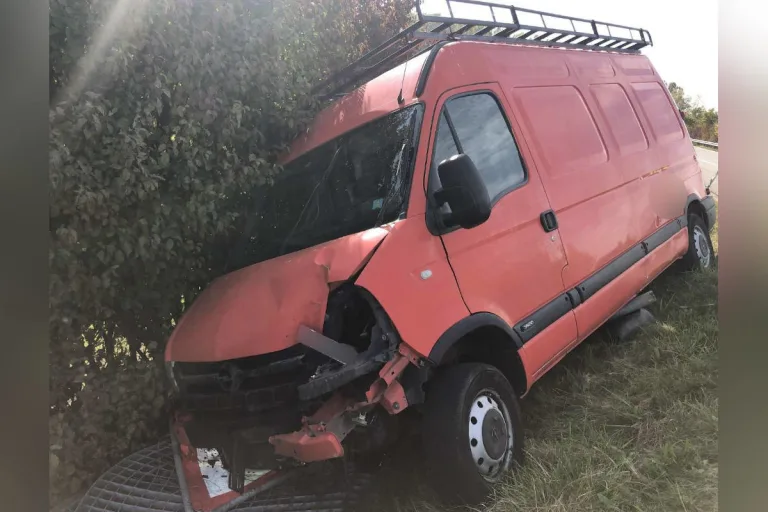 A1 Payerne FR – Autofahrer landet auf einer Böschung an der Autobahn
