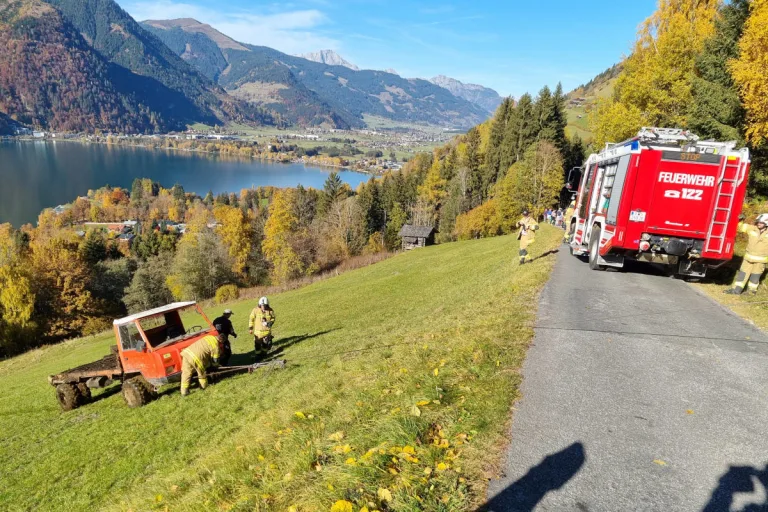 Zell am See – Landwirtschaftliches Fahrzeug umgekippt