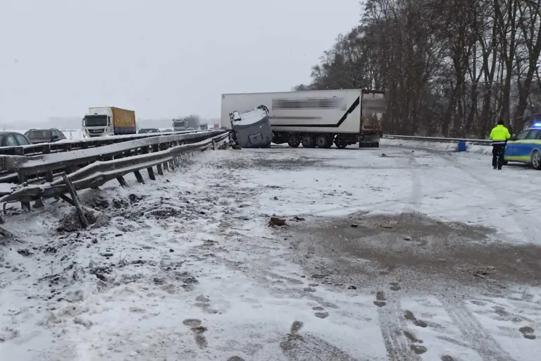 Cappeln - LKW- Fahrer bei Unfall schwer verletzt