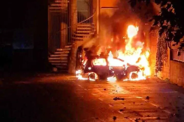 Villmergen AG - Zwei Autos durch Feuer zerstört 