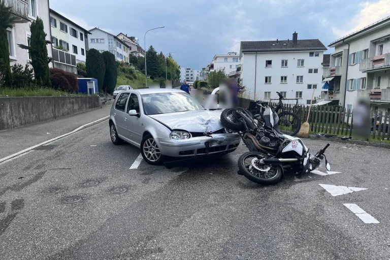 Rorschacherberg SG - Motorradfahrer stürzt bei Unfall