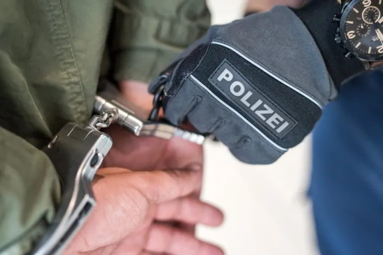 19-Jähriger bedroht Zugbegleiter mit Messer in Lennestadt-Meggen