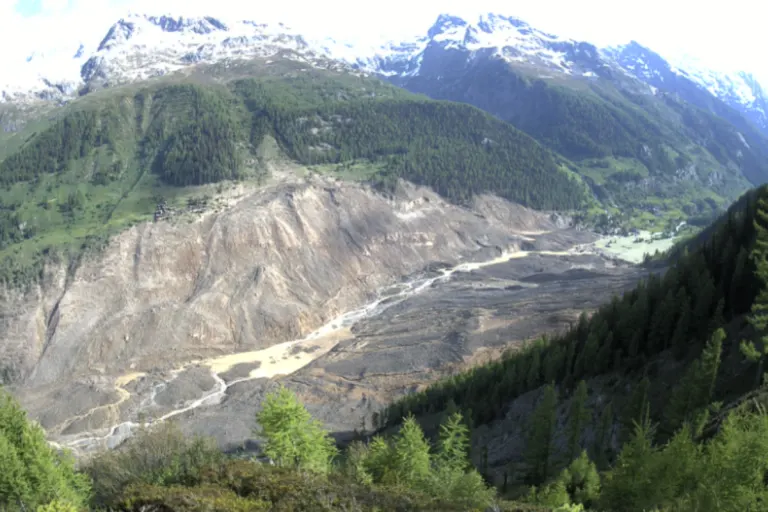 Blatten VS – Seepegel bleibt unter kritischem Niveau - Gefahr im Bergsturzgebiet sehr hoch
