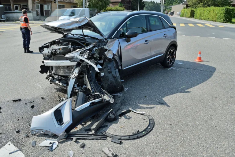 Inwil LU – Beim Abbiegen verunfallt 