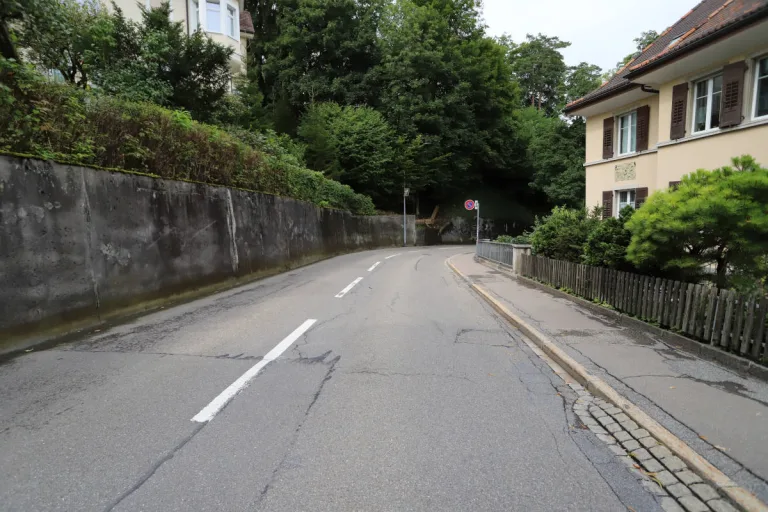 Stadt St.Gallen – Fahrradfahrer stürzt nach Kollision mit Auto