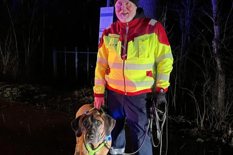Bückeburg – Suchhund "Cono" findet vermissten Senioren