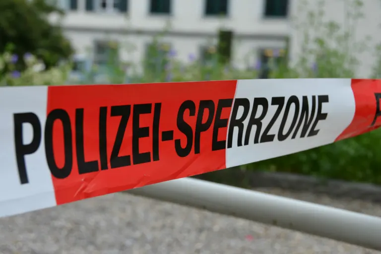 Pieterlen BE - Brand in einer Chemiefirma gelöscht - Ermittlungen laufen