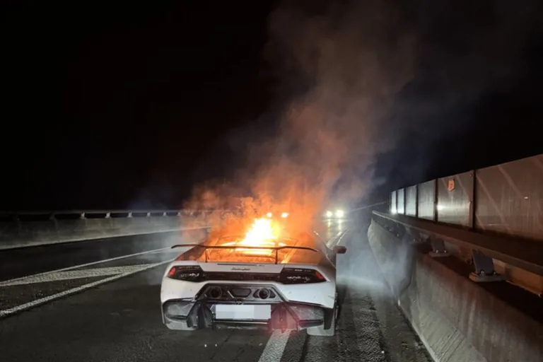 Lupfig AG – Lamborghini in Brand geraten - Lenker (19) unverletzt