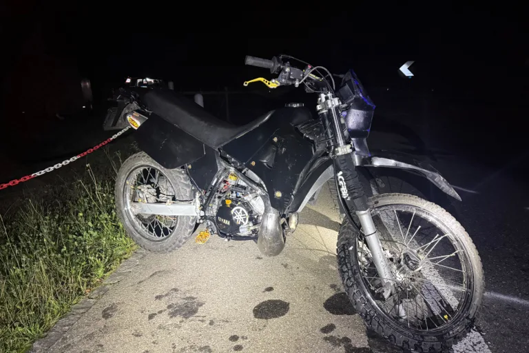 Unfall in St.Gallen – 15-Jähriger prallt mit Motorrad in Postauto