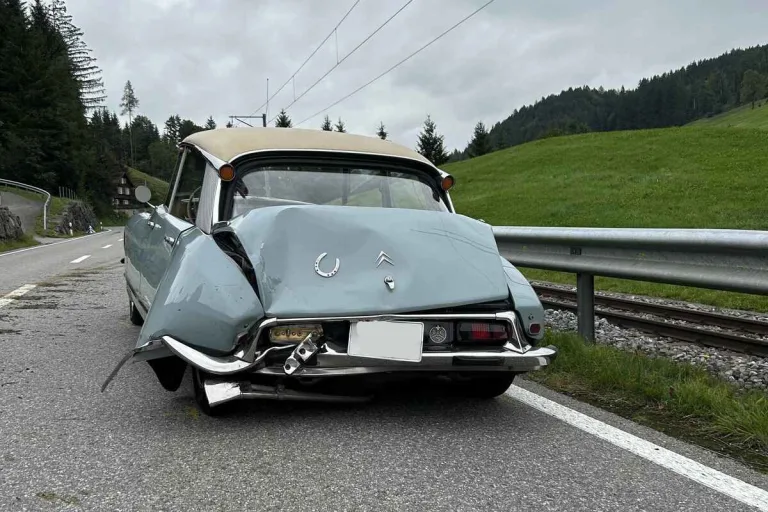 Auffahrkollision in Urnäsch AR - Für Kühe angehalten