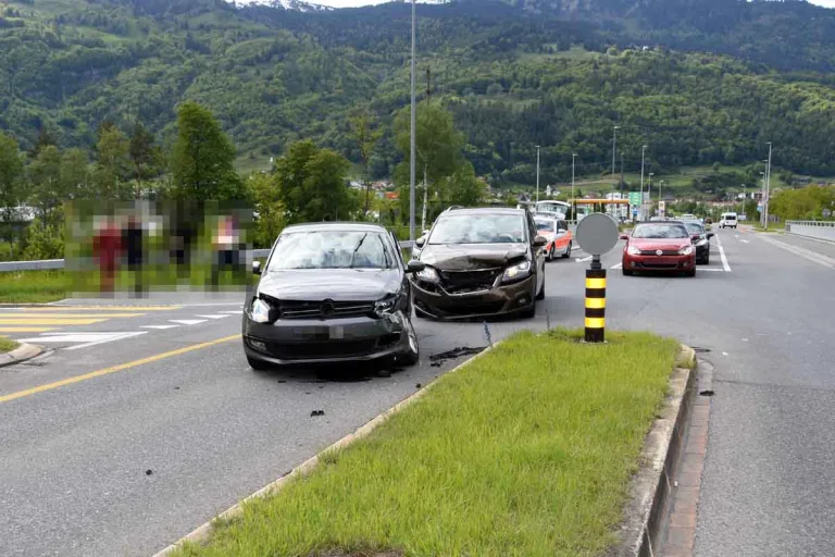 Unfall in Trübbach SG - 19-Jährige übersieht Auto - Zwei Verletzte!