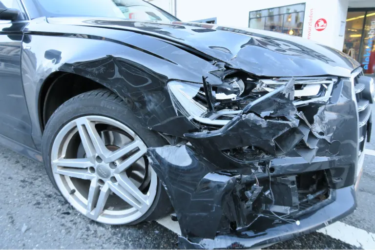 Näfels GL - Unfall mit Sachschaden