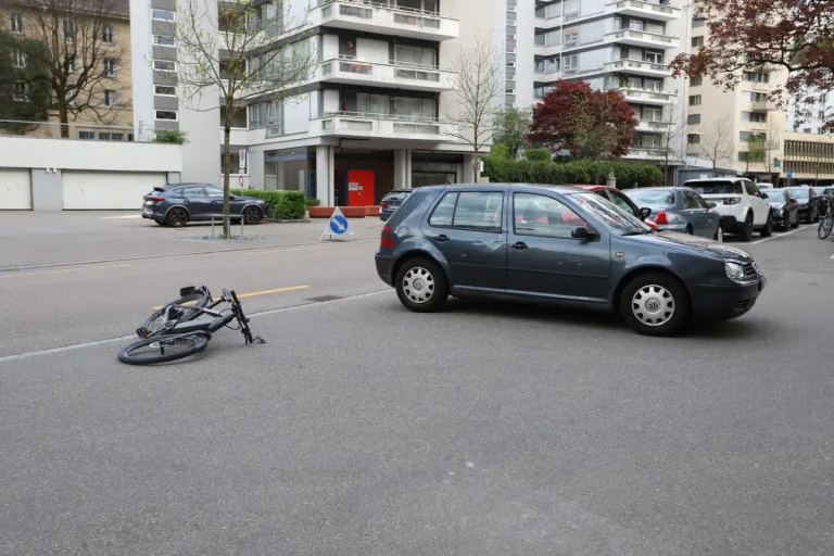 Stadt St. Gallen - Personenwagen kollidiert mit E-Bike