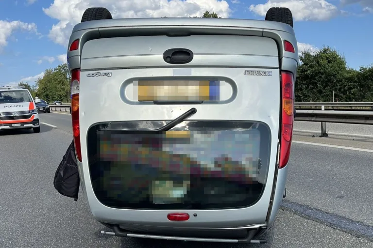 Autobahn A2 bei Hägendorf SO - Ausweichmanöver führt zu Unfall mit Überschlag 