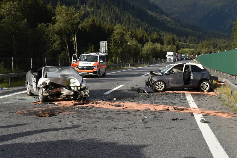 A13 Medels GR – Drei verletzte Personen nach Frontalkollision
