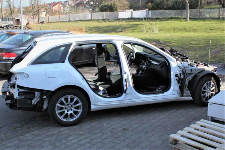 Heiligenstadt - Autoteile von Mercedes ausgebaut und gestohlen