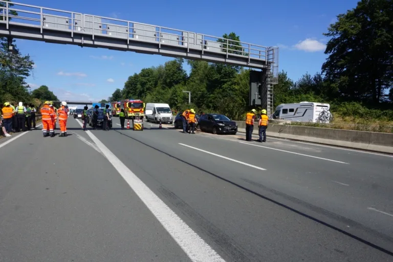 Ratingen – Verkehrsunfall mit 8 beteiligten Fahrzeugen auf der A3