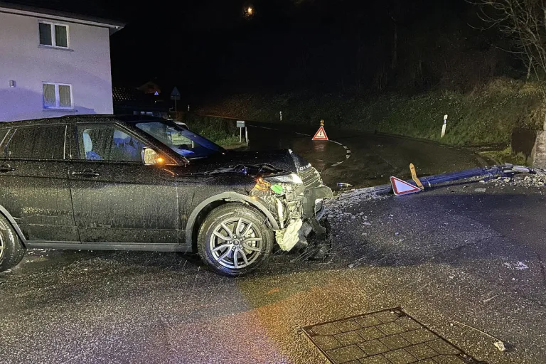 Rheinach und Grellingen BL – Alkoholisierter SUV-Fahrer verursacht zwei Selbstunfälle