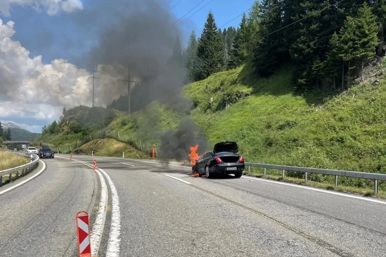 San Bernardino GR - Auto in Brand - San Bernardinotunnel gesperrt