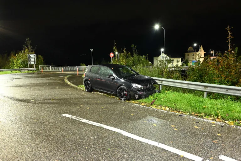 Unfall in Oberriet SG – Bei Autobahneinfahrt in Leitplanke gekracht