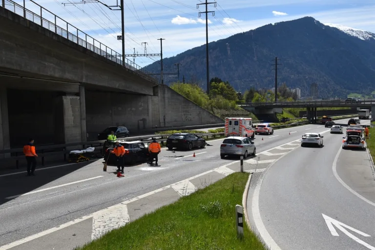 Auffahrunfall aufgrund von geplatztem Reifen in Chur GR