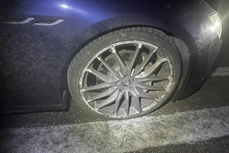 Teufen AR – Lenker touchiert Randstein und verursacht Unfall