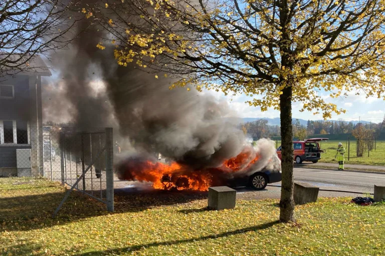 Wil SG – Auto in Vollbrand