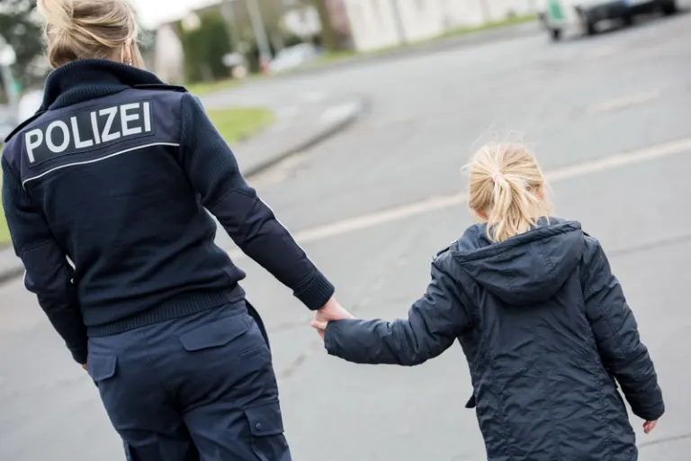 Bamberg – Einjähriges Mädchen fährt allein im ICE