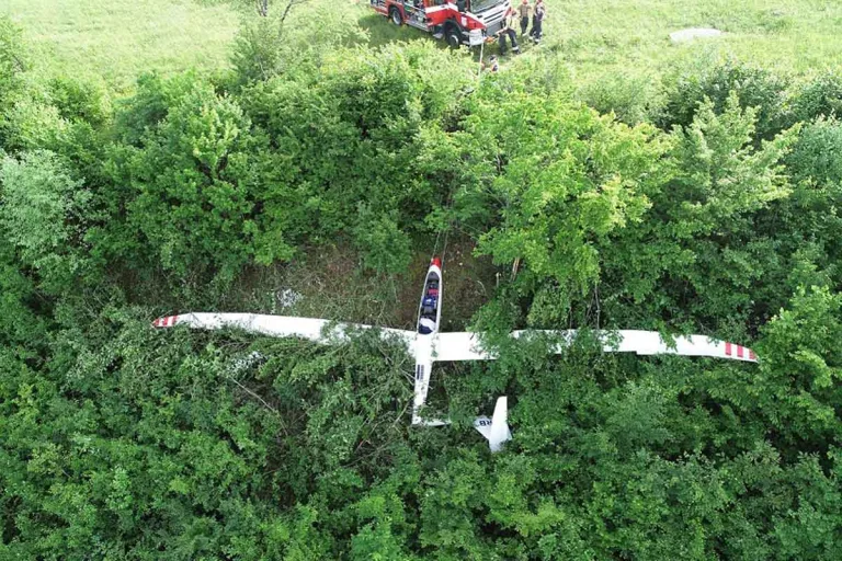 Dittingen BL - Segelflugzeug verunfallt bei Landung