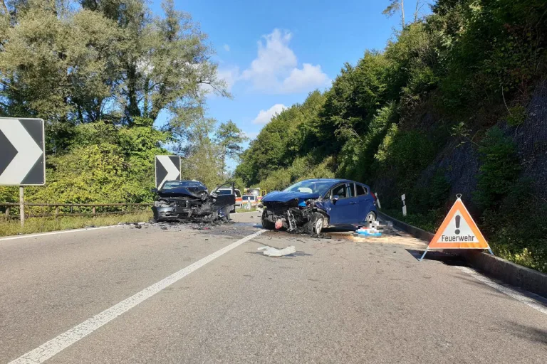 Uster/Aathal ZH – Verkehrsunfall fordert drei Verletzte