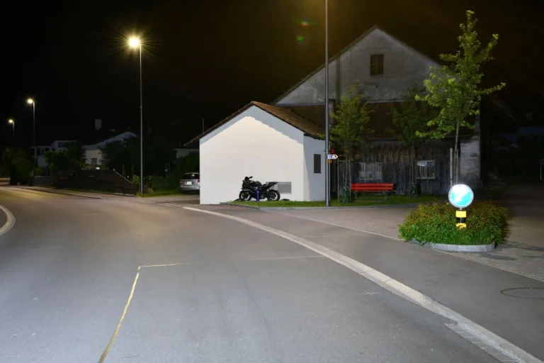 Schafisheim AG - 22-jähriger Motorradfahrer nach Unfall tot