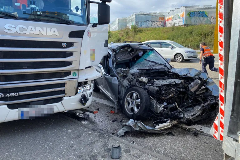 A1 Wiedlisbach BE – Auffahrkollision mit drei beteiligten Fahrzeuge