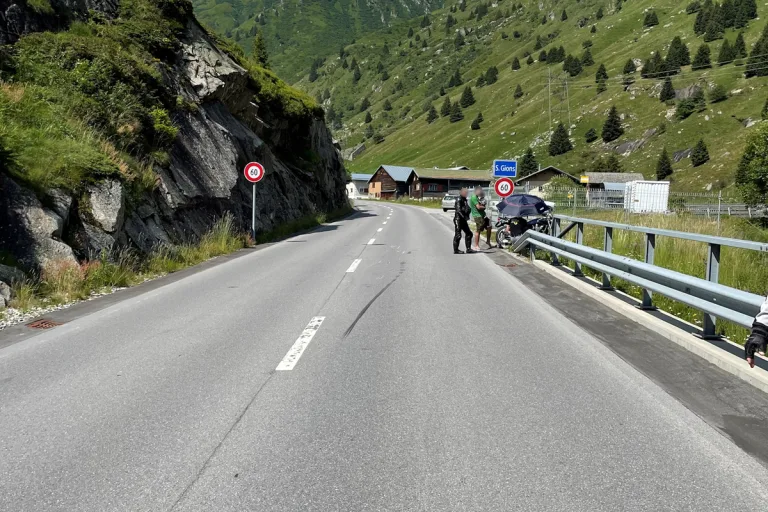 Medel GR - Rega bei zwei Motorradunfällen im Einsatz