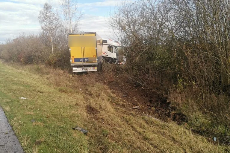 A71 Höhe Erfurt-Bindersleben – Sattelzug prallt gegen Mercedes