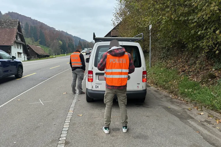 Zentralschweiz – Zahlreiche Personen und Fahrzeuge kontrolliert