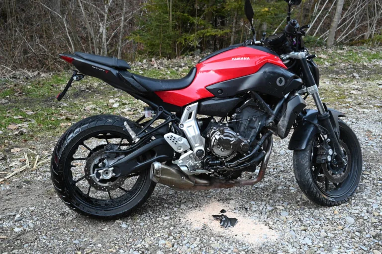 Gähwil SG – Mit Motorrad in Steinmauer gekracht