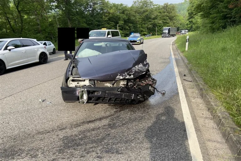 Zell - Unfall aufgrund eines riskanten Überholmanövers 