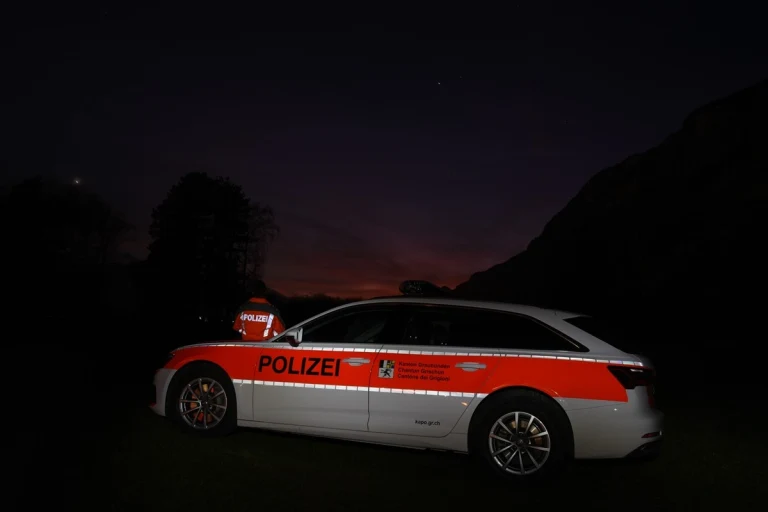Trauriges Update aus Waltensburg/Vuorz GR - Schwer verletzter Verkehrsdienstspezialist verstorben