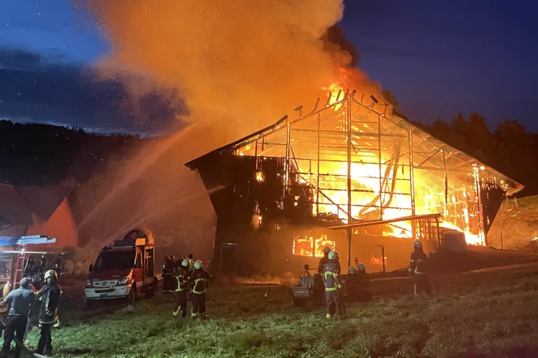 Sigriswil BE - Scheune nach Brand zerstört 