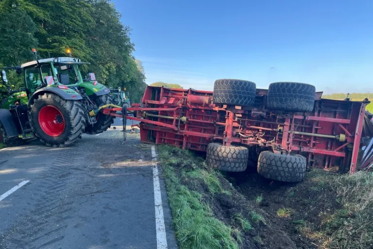 Coesfeld - L874 nach Traktor-Unfall gesperrt