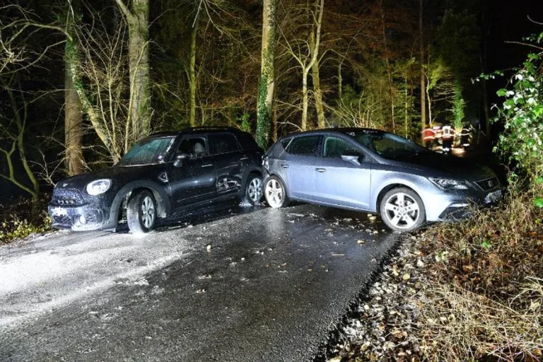 Basel-Landschaft - Mehrere Verkehrsunfälle wegen Eisglätte 