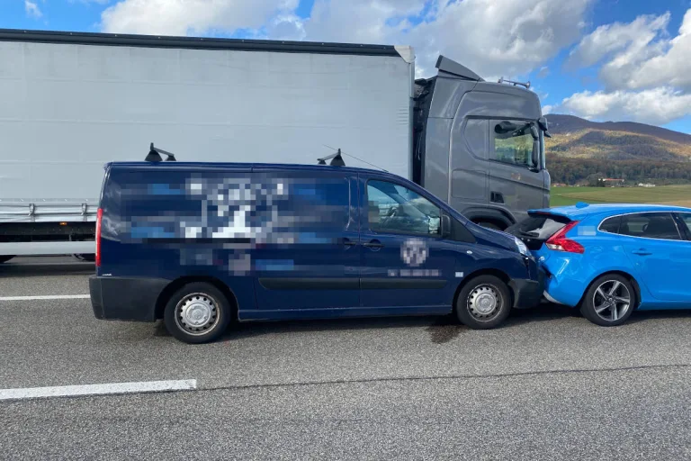 A1 Wiedlisbach BE – Auffahrkollision mit drei beteiligten Fahrzeugen – drei Personen verletzt
