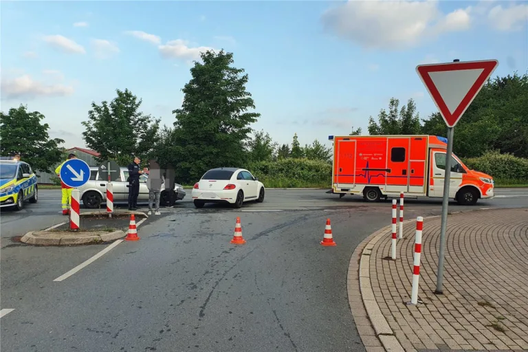 Heiligenhaus – Vorfahrt beim Abbiegen missachtet - hoher Sachschaden
