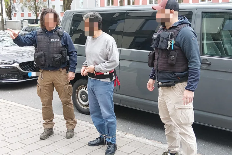 Weiden – Weltweit gesuchter Schleuser nach Deutschland überstellt