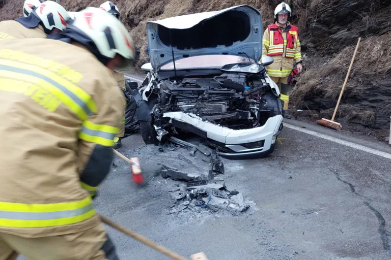 Ramingstein – Fünf Verletzte nach schwerem Unfall